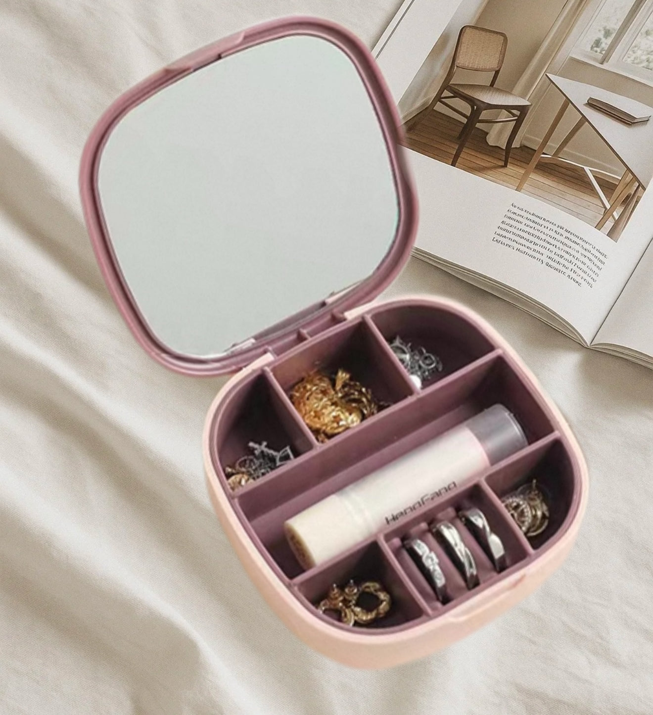 Portable Jewelry Organizer – Compartmentalized Design with Built-in Mirror