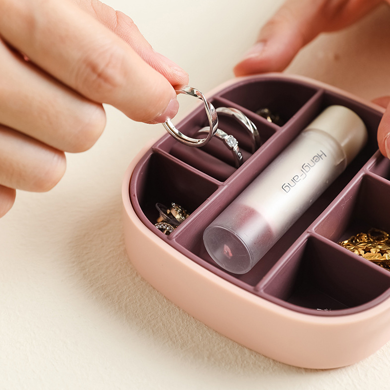 Portable Jewelry Organizer – Compartmentalized Design with Built-in Mirror