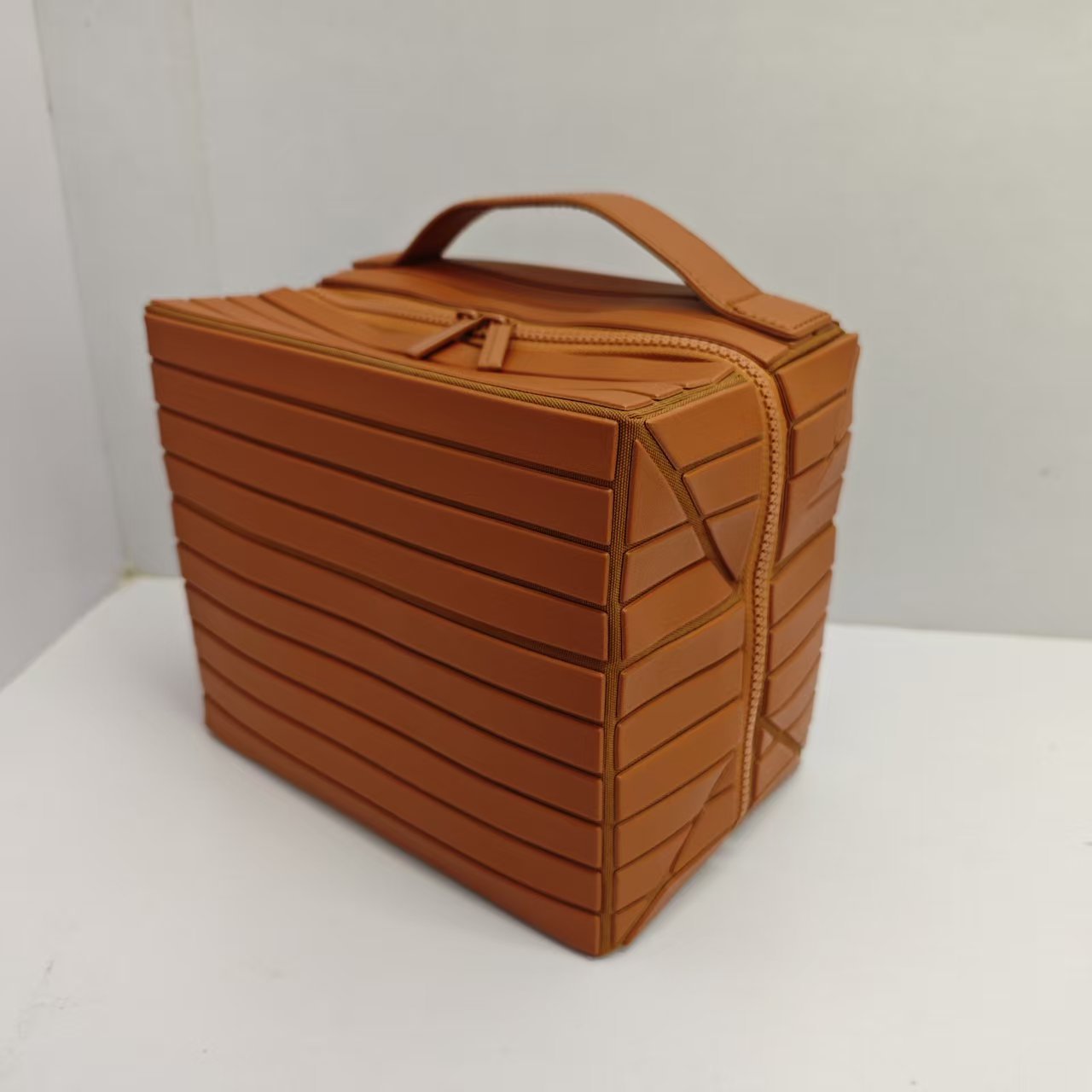 Maximal Space, Minimalist Style:Structured Travel Cosmetic Bag