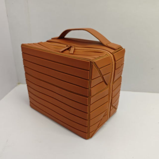 Maximal Space, Minimalist Style:Structured Travel Cosmetic Bag