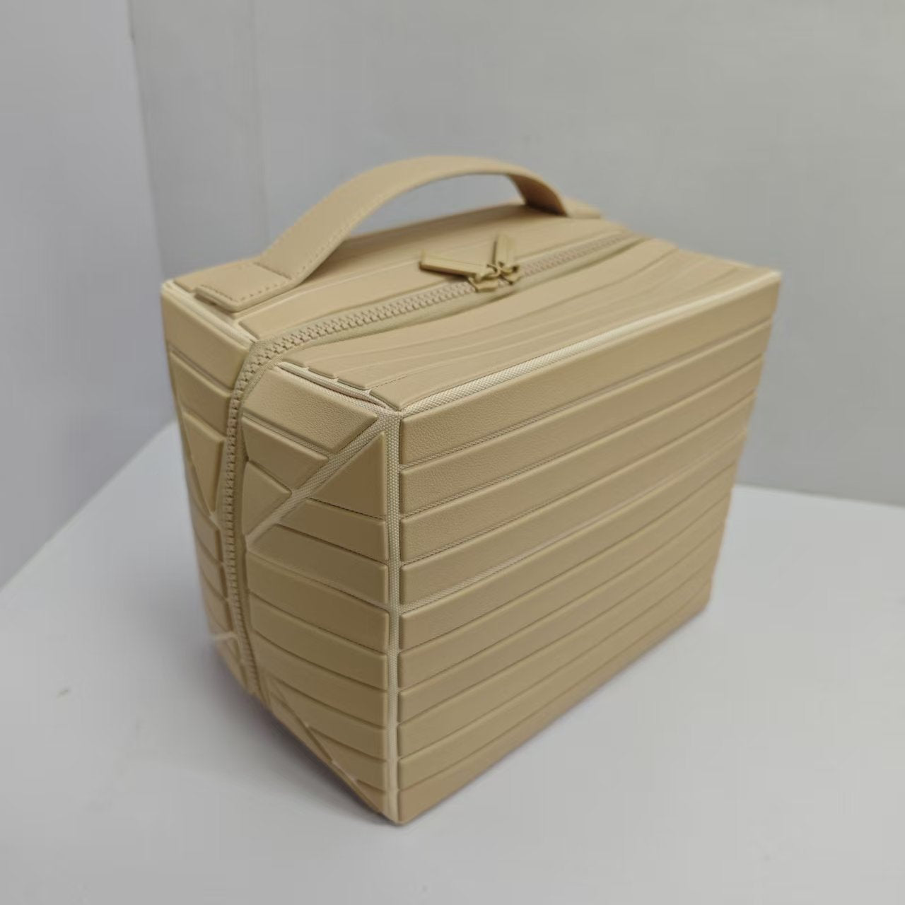 Maximal Space, Minimalist Style:Structured Travel Cosmetic Bag