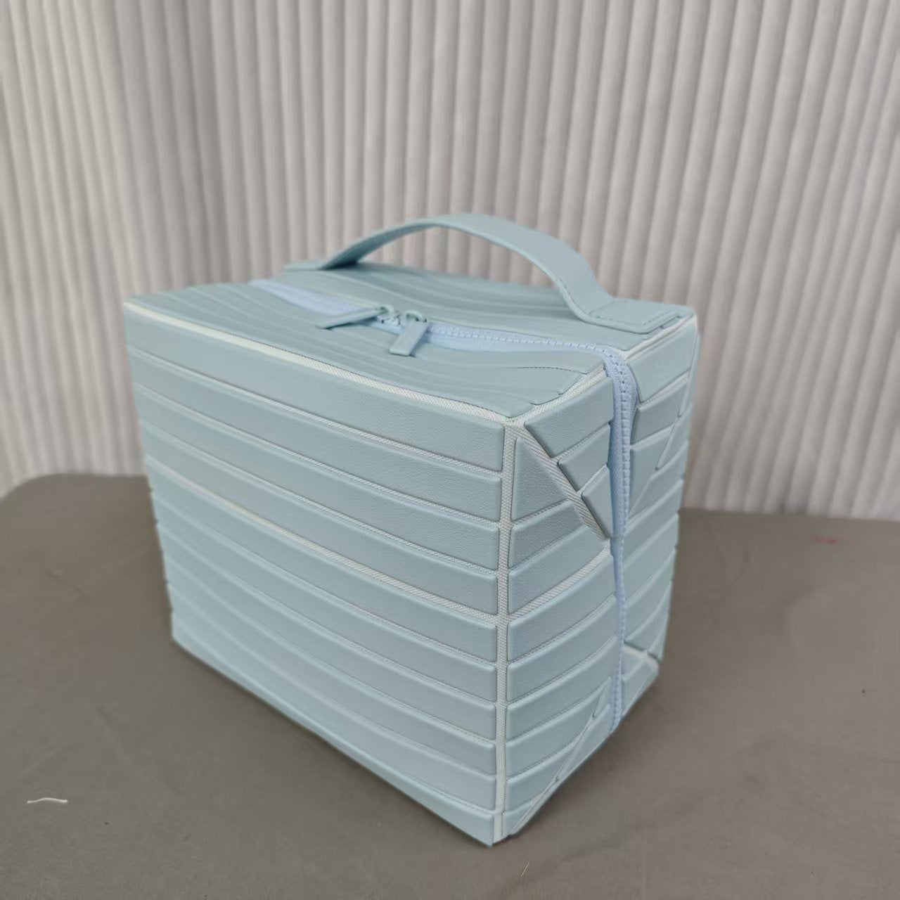 Maximal Space, Minimalist Style:Structured Travel Cosmetic Bag