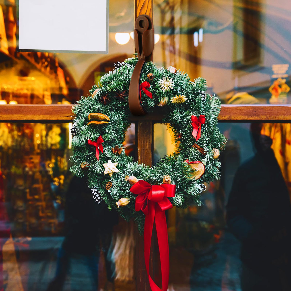 Christmas Garland Hangers – No-Drill Adhesive Silicone Hooks for Mantels, Stairs & Holiday Decor