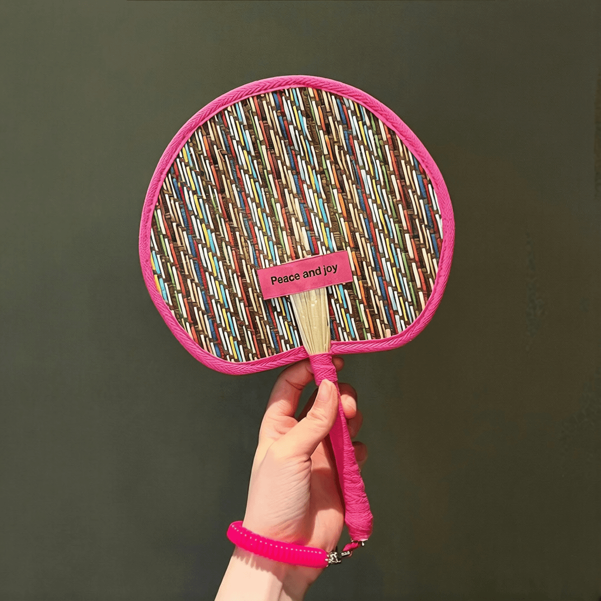 Handcrafted Natural Wheat Straw Fan – Elegant Crossbody Summer Fan